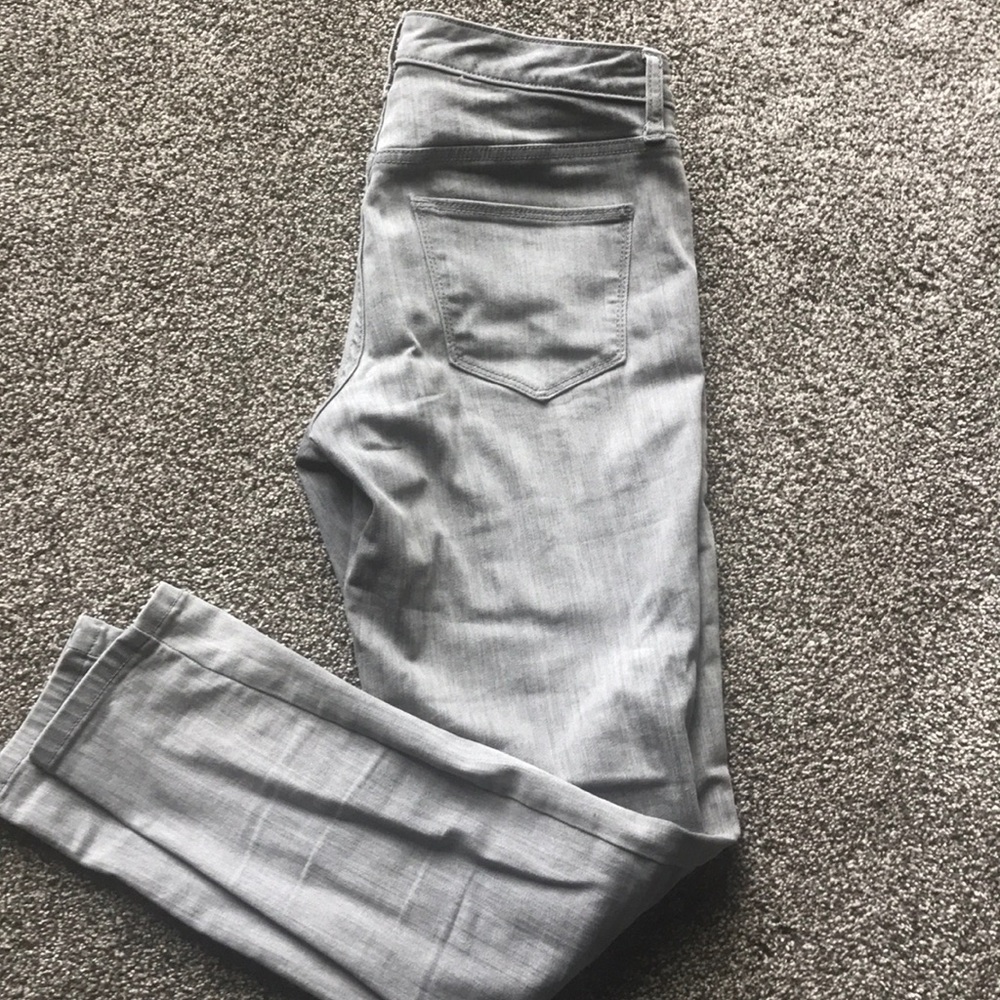 5/$25 Universal thread mid rise skinny sz4  gray